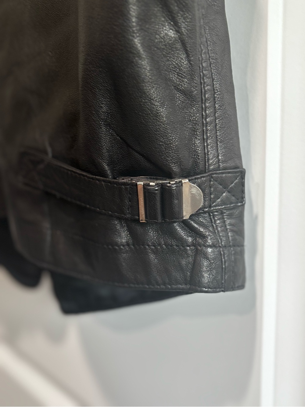 Vintage Liz Sport Women's Black Leather Zip Vest - Picture 4 of 4